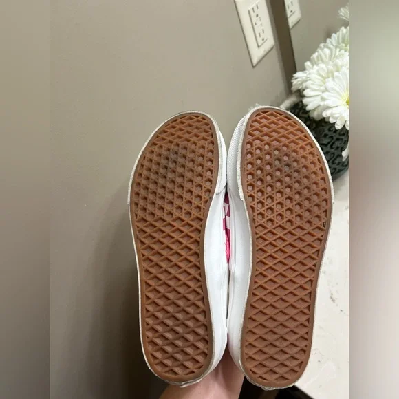 Pink checkered slip on vans - Picture 3 of 7